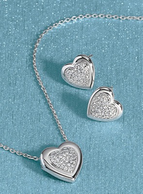 Jewelry Gift Sets – Heart Pendant & Earrings Heart-shaped diamond jewelry set including pendant and matching earrings
